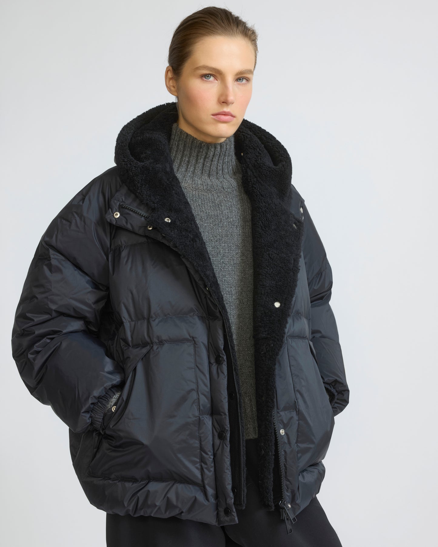 Short down jacket in waterproof technical fabric with lambskin shearling bib panel - Yves Salomon - New Fall/Winter Collection