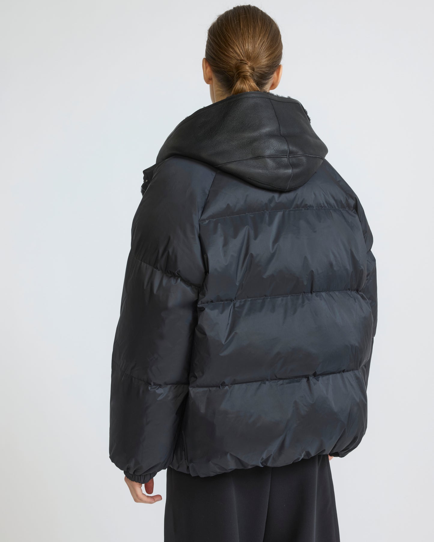 Short down jacket in waterproof technical fabric with lambskin shearling bib panel - Yves Salomon - New Fall/Winter Collection
