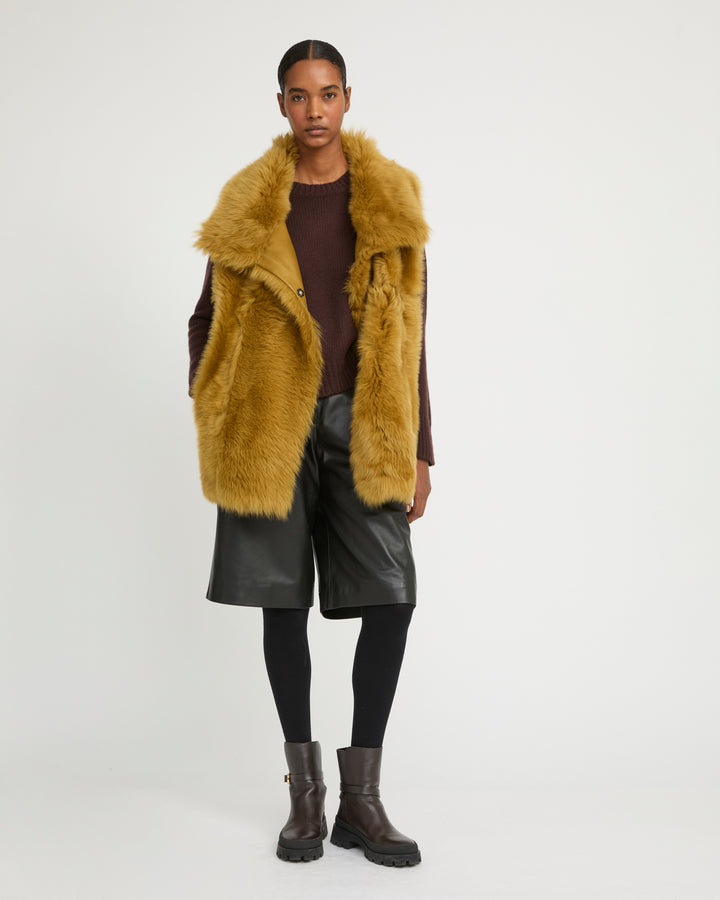 Sleeveless long jacket in Toscana lamb