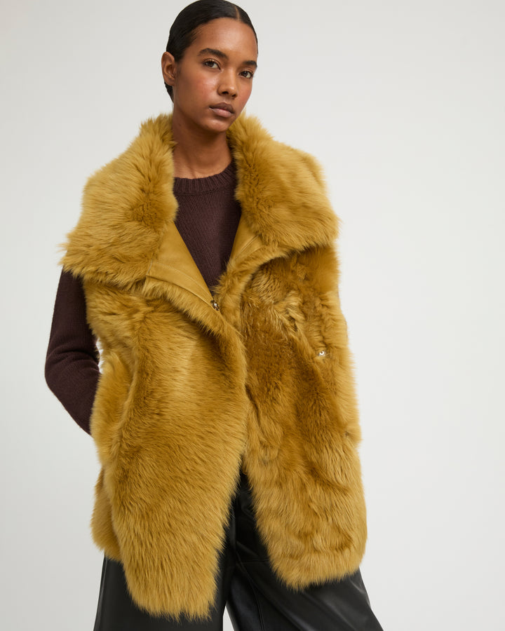 Sleeveless long jacket in Toscana lamb