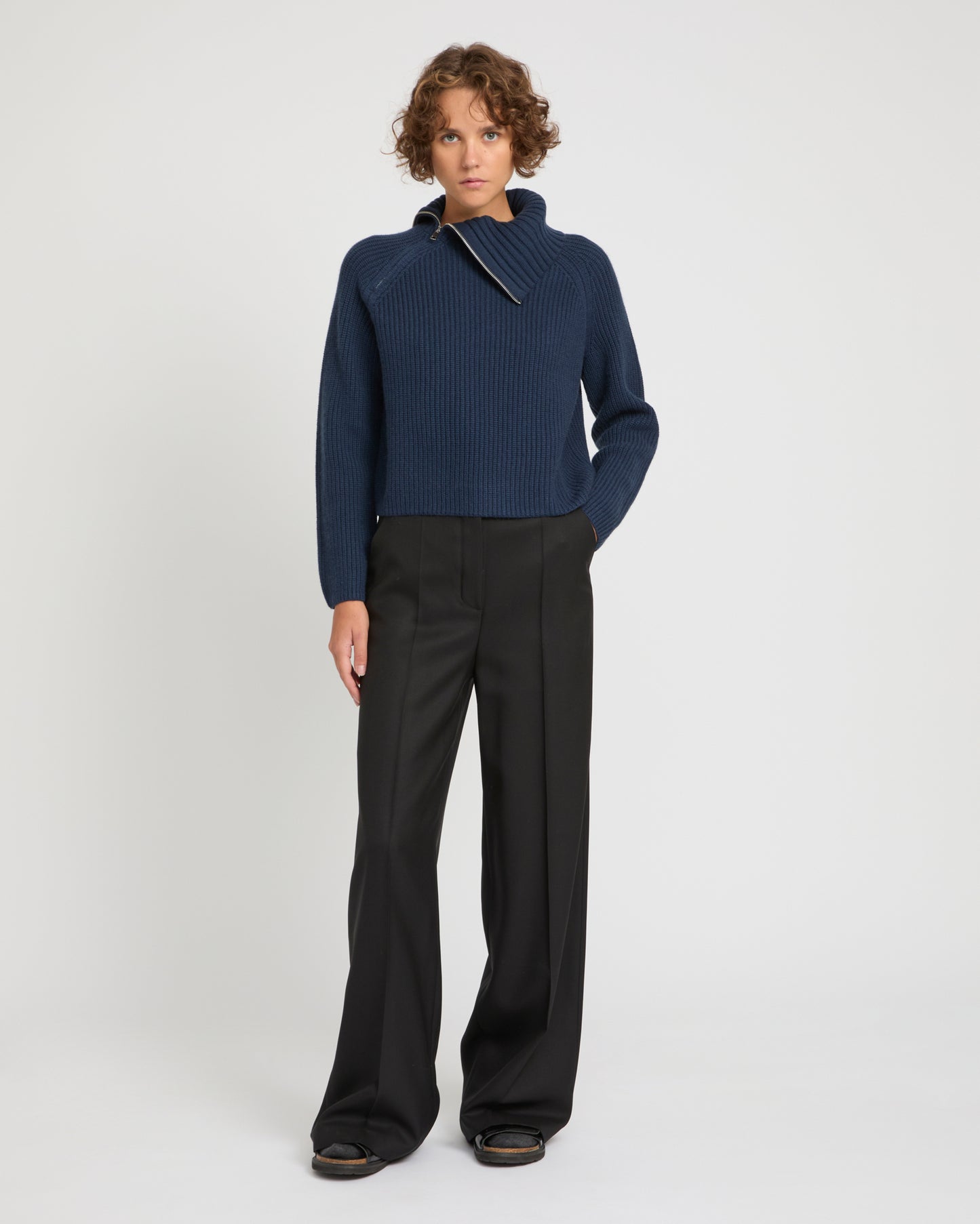Cropped knitted jumper