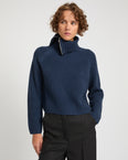 Cropped knitted jumper