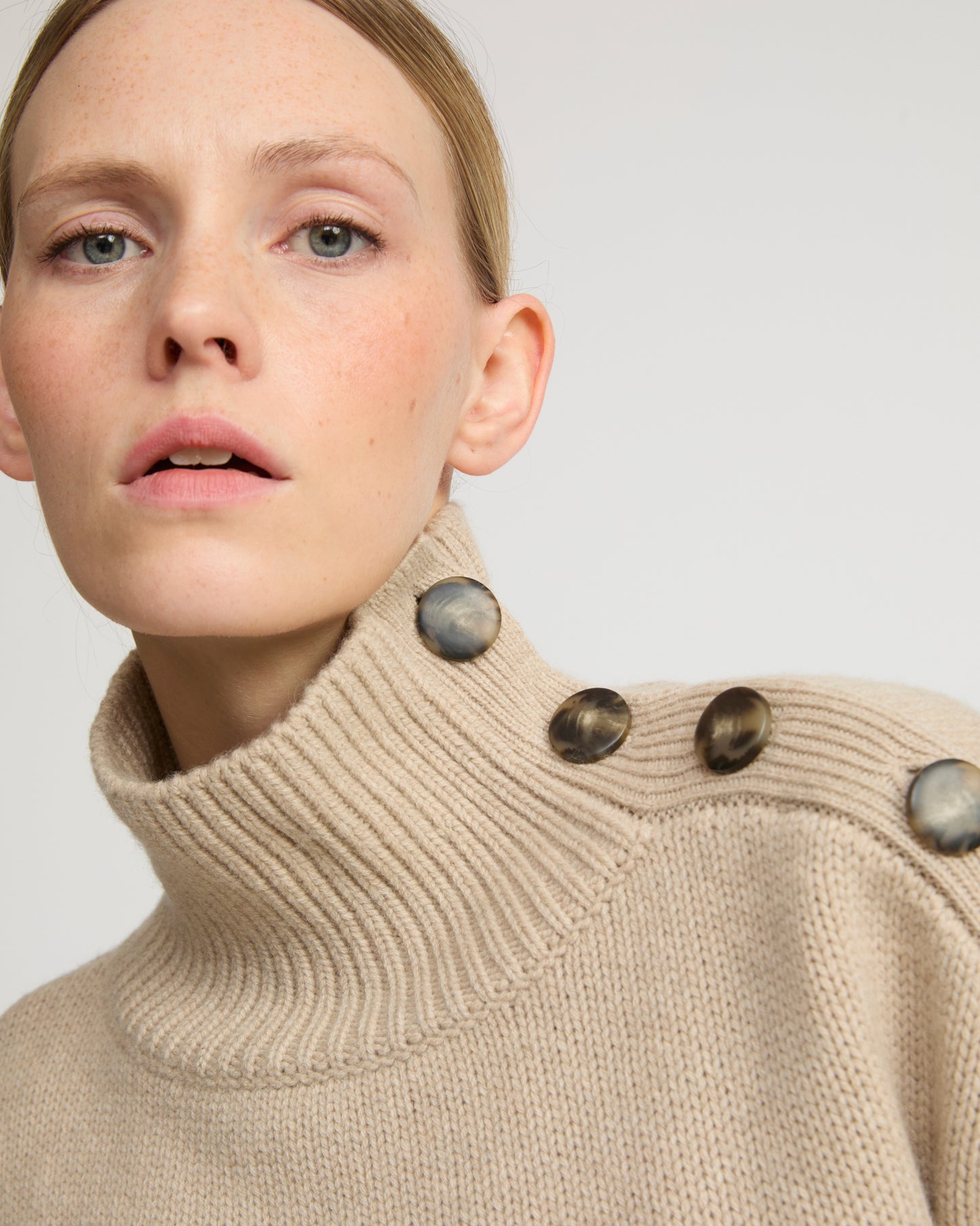 Short oversized knitted jumper
