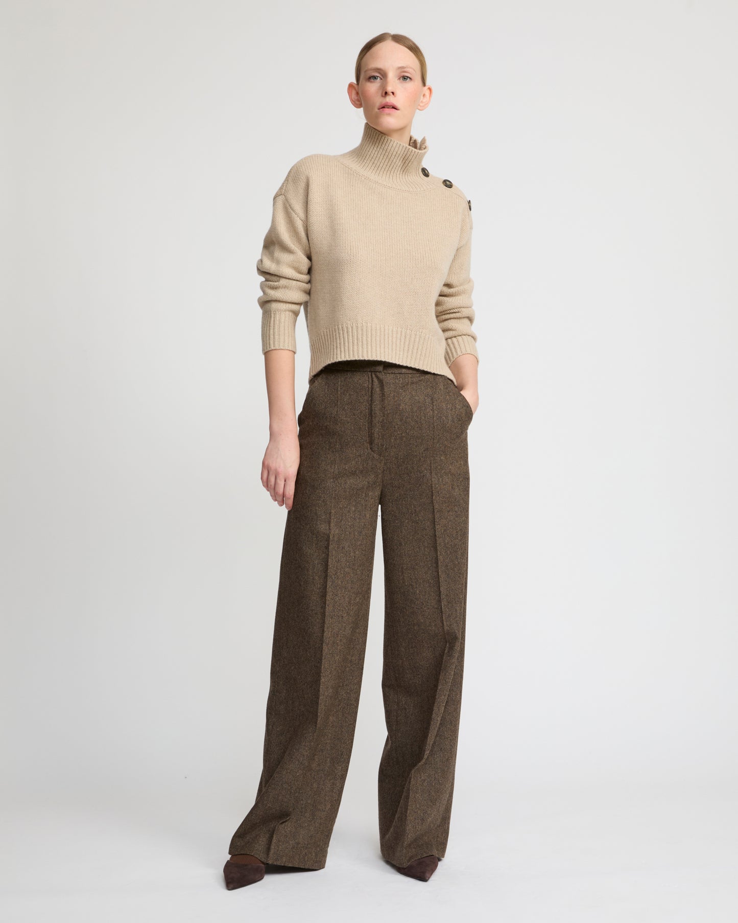 Short oversized knitted jumper