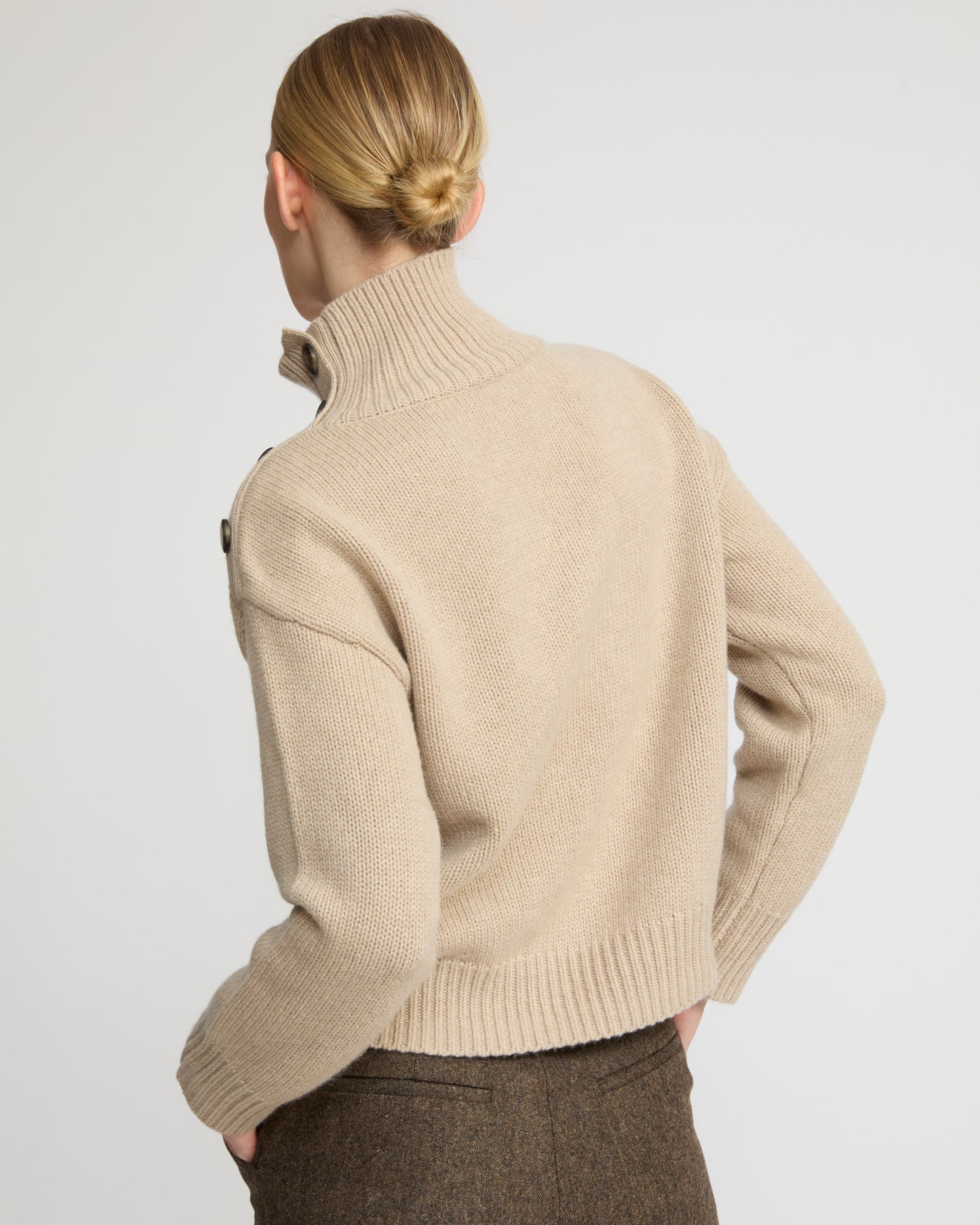 Short oversized knitted jumper