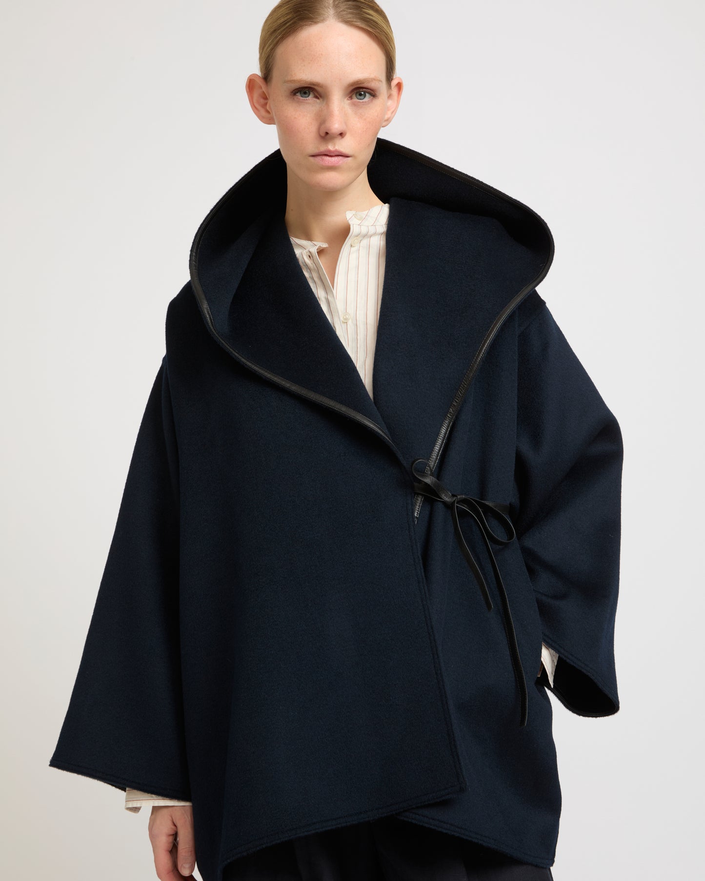 Oversized short coat in double-sided cashmere blend