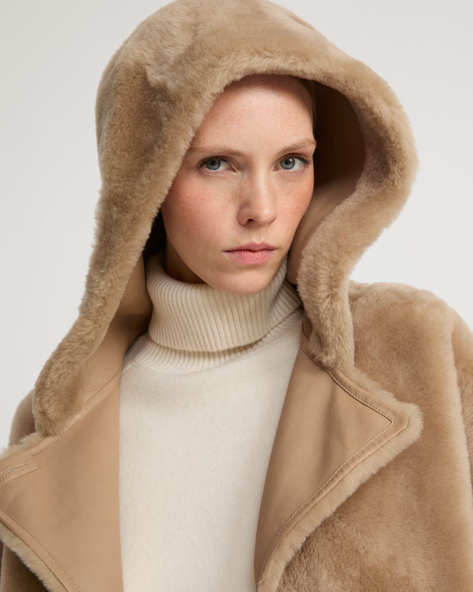 Long hooded lambskin shearling coat - Yves Salomon