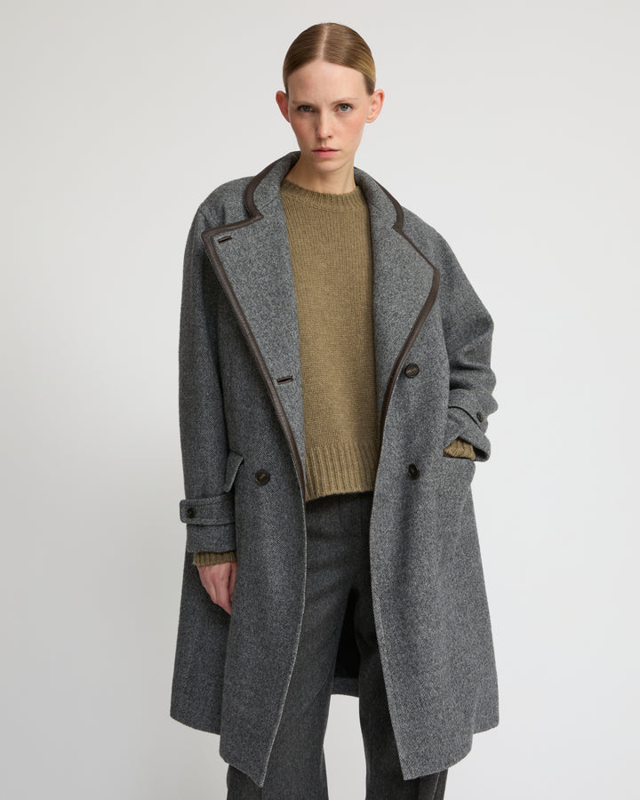 Long wool coat with lambskin details