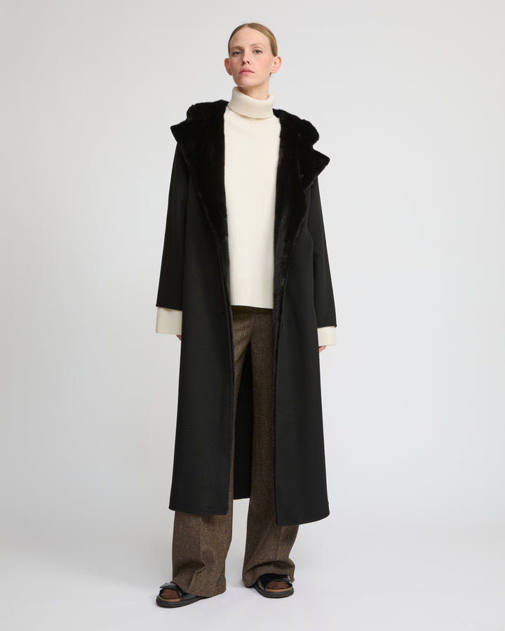 Long coat in cashmere wool with mink fur hood