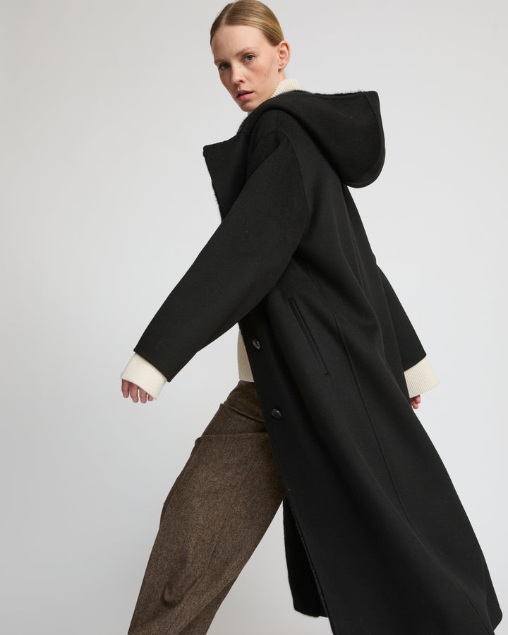 Long coat in cashmere wool with mink fur hood