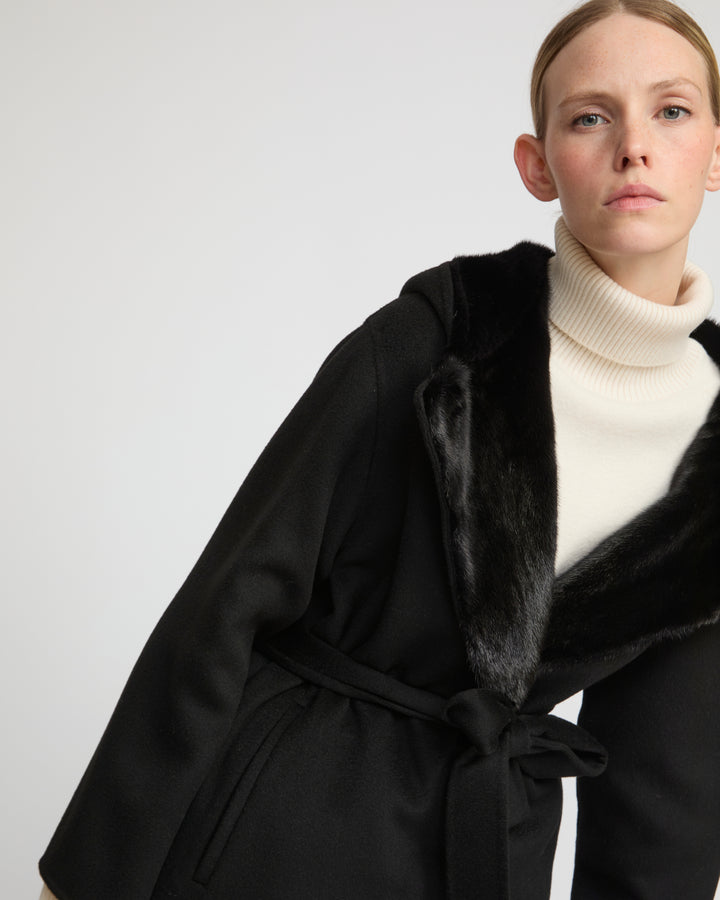 Long coat in cashmere wool with mink fur hood