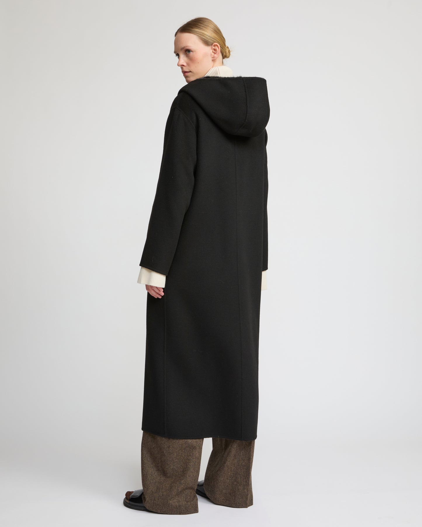 Long coat in cashmere wool with mink fur hood - Yves Salomon