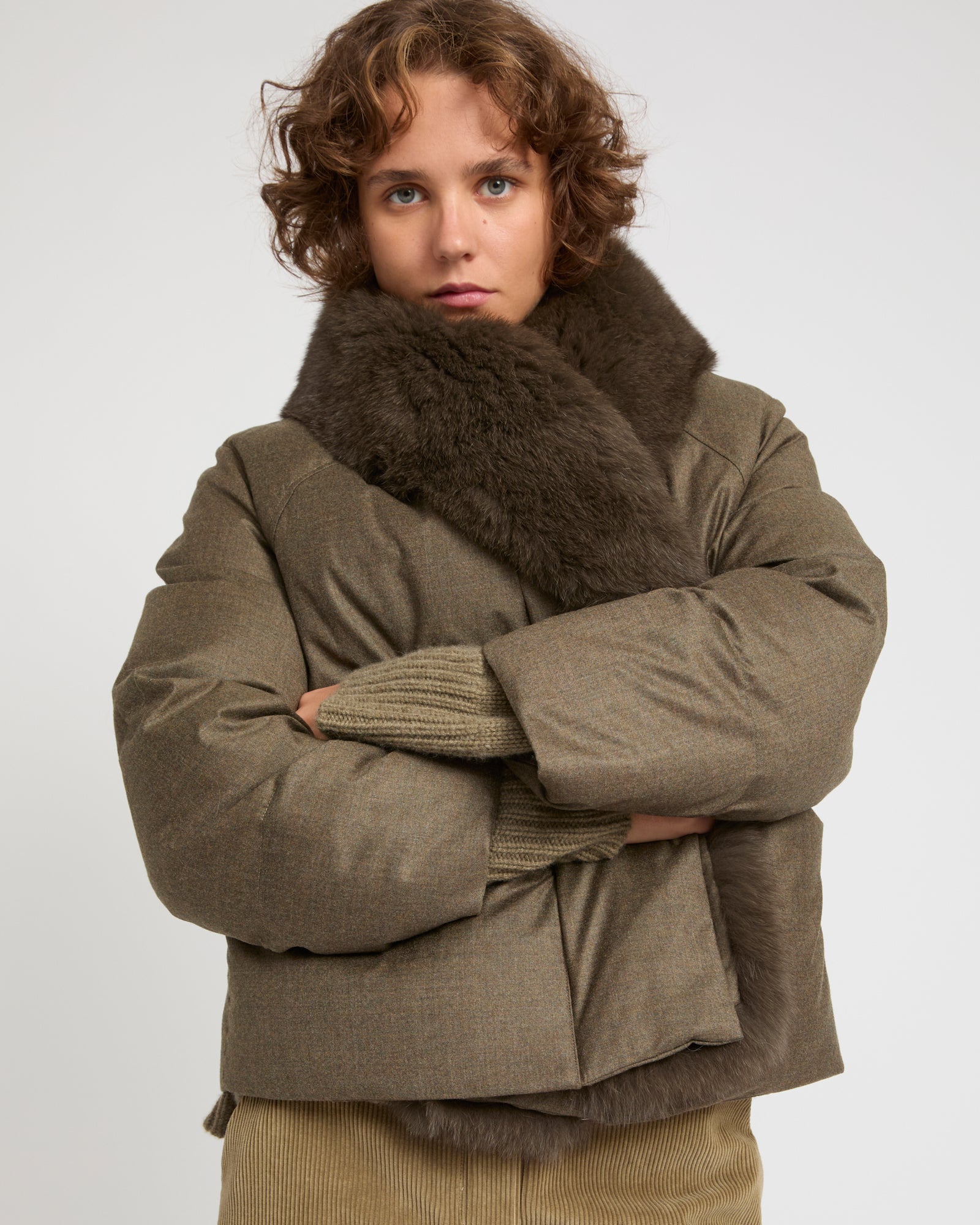 Short down jacket with large detachable fox fur collar - brown
