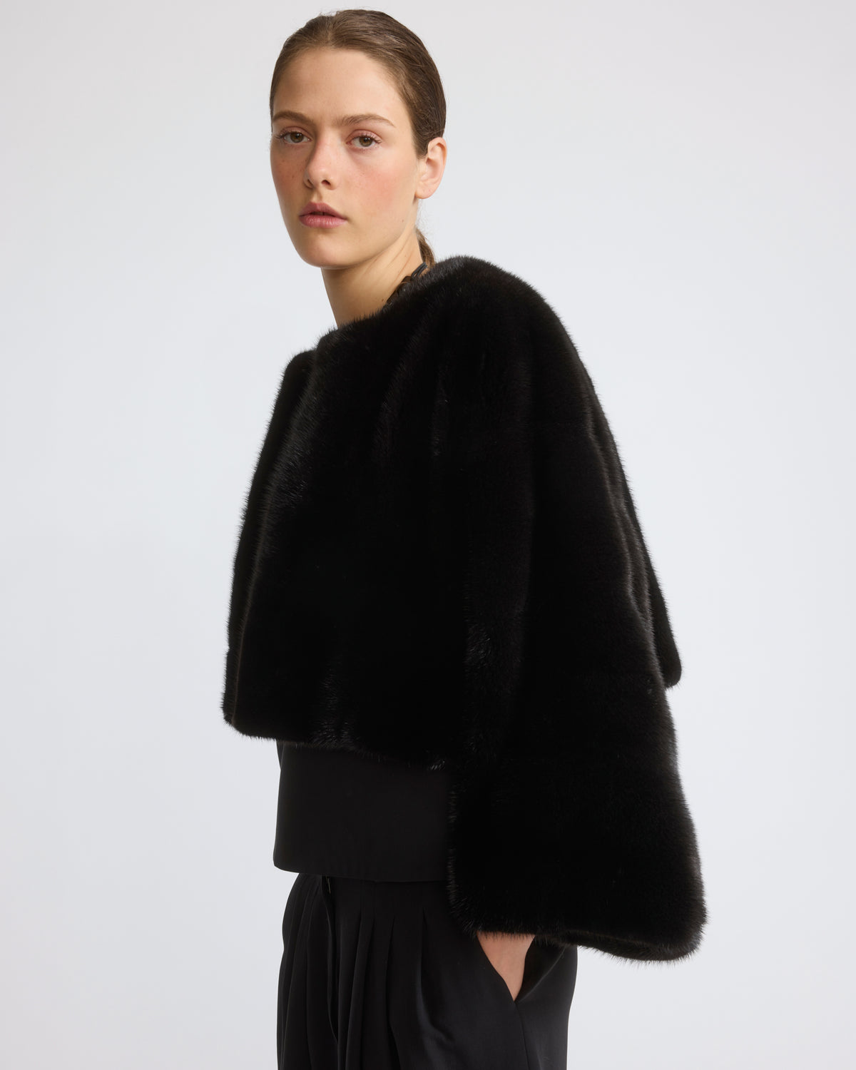 Short cape in long-haired mink fur - Yves Salomon - New Fall/Winter Collection