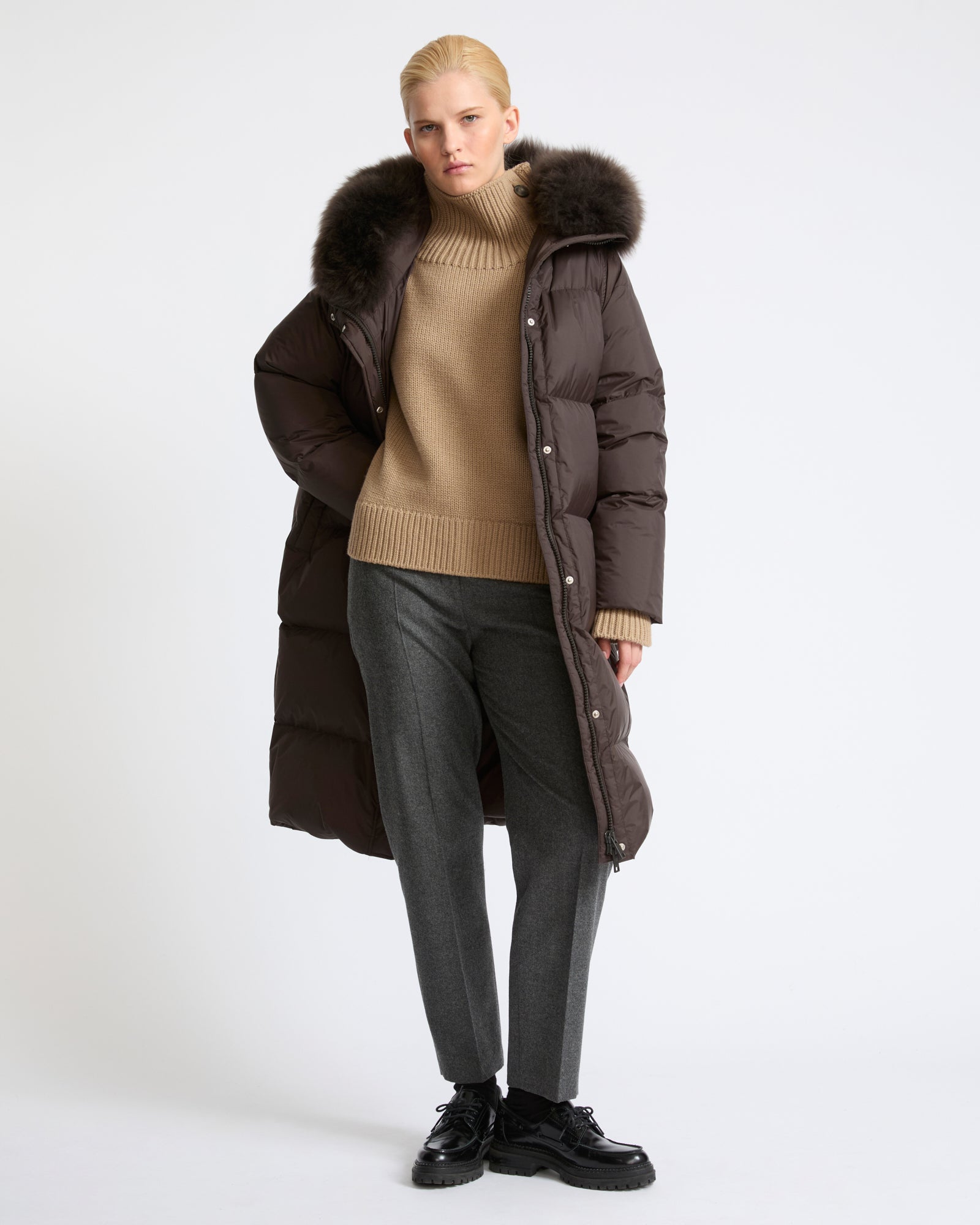 Long down jacket in waterproof technical fabric with airy lamb wool trim - Yves Salomon - New Fall Winter Collection