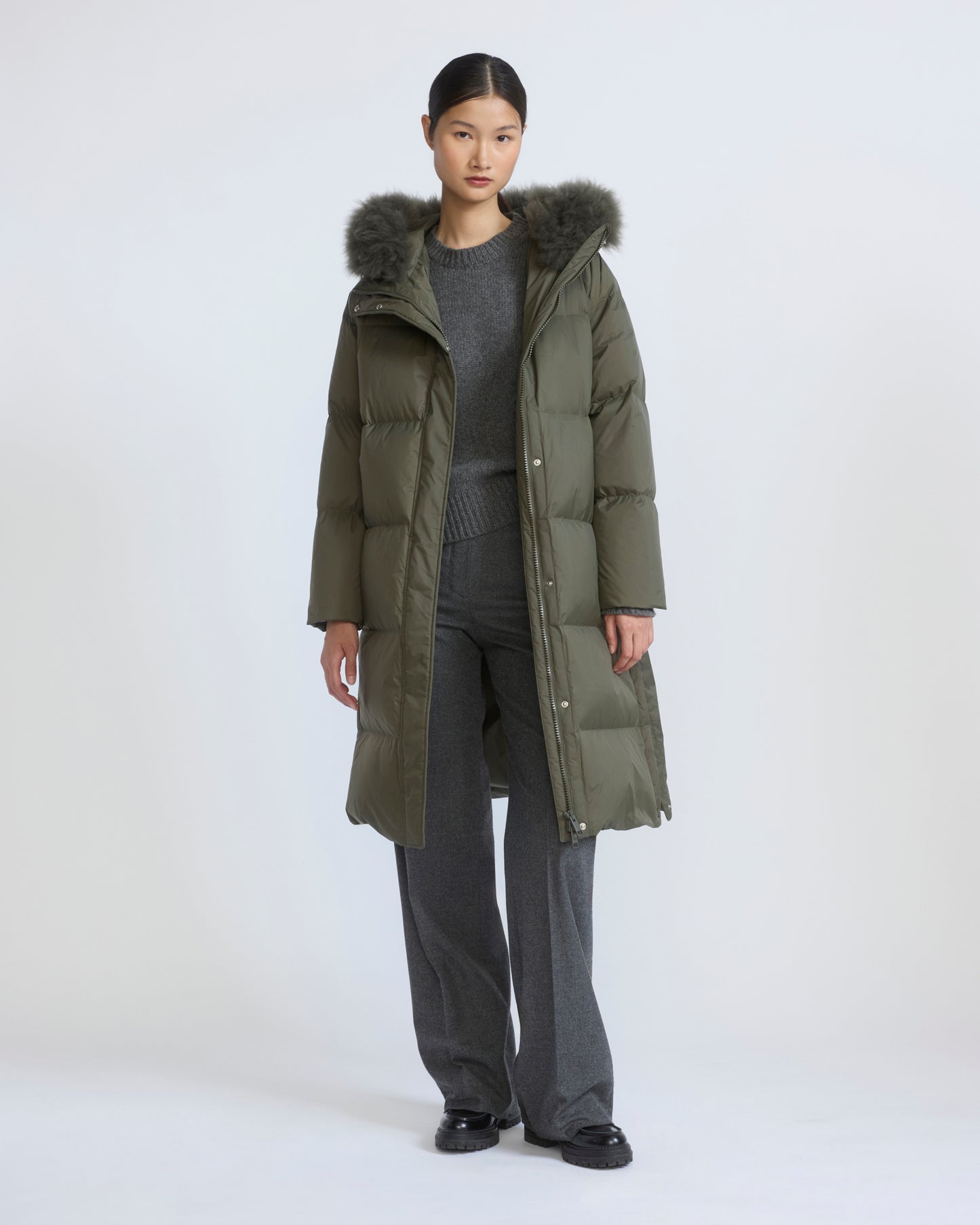 Long down jacket in waterproof technical fabric with airy lamb wool trim - Yves Salomon - New Fall/Winter Collection