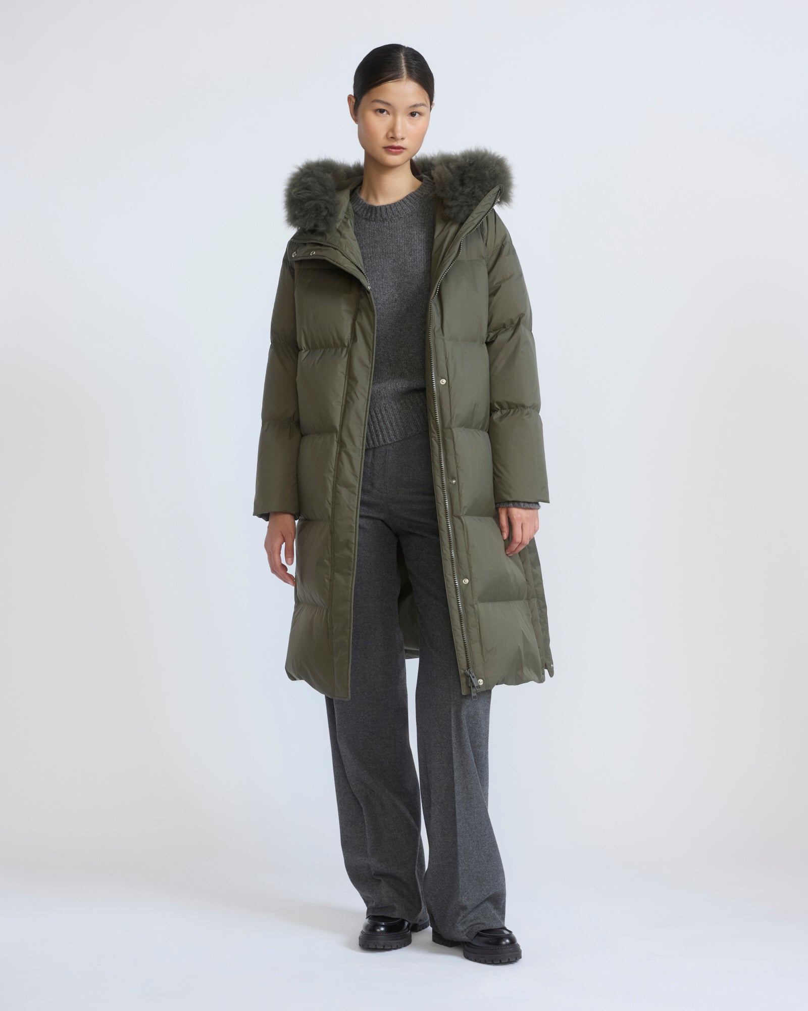 Long down jacket in waterproof technical fabric with airy lamb wool trim - Yves Salomon - New Fall/Winter Collection
