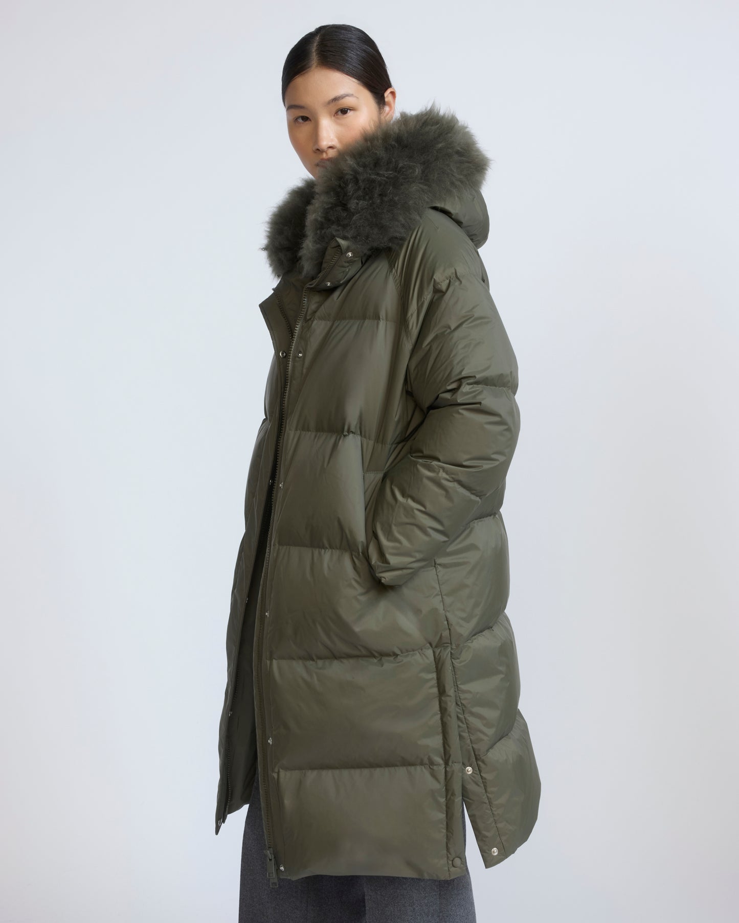 Long down jacket in waterproof technical fabric with airy lamb wool trim - Yves Salomon - New Fall/Winter Collection