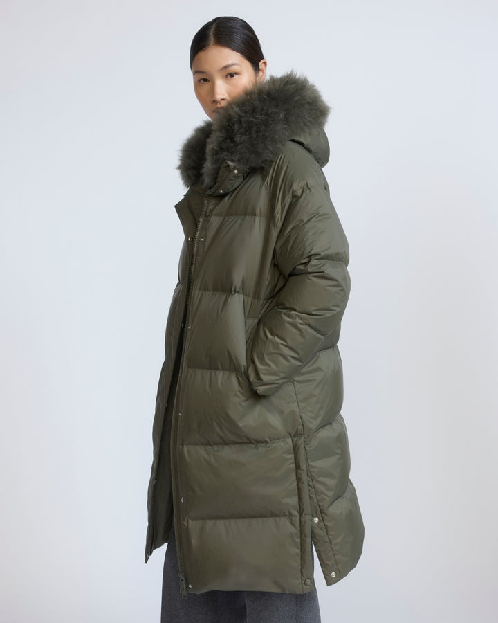 Long down jacket in waterproof technical fabric with airy lamb wool trim - Yves Salomon - New Fall/Winter Collection