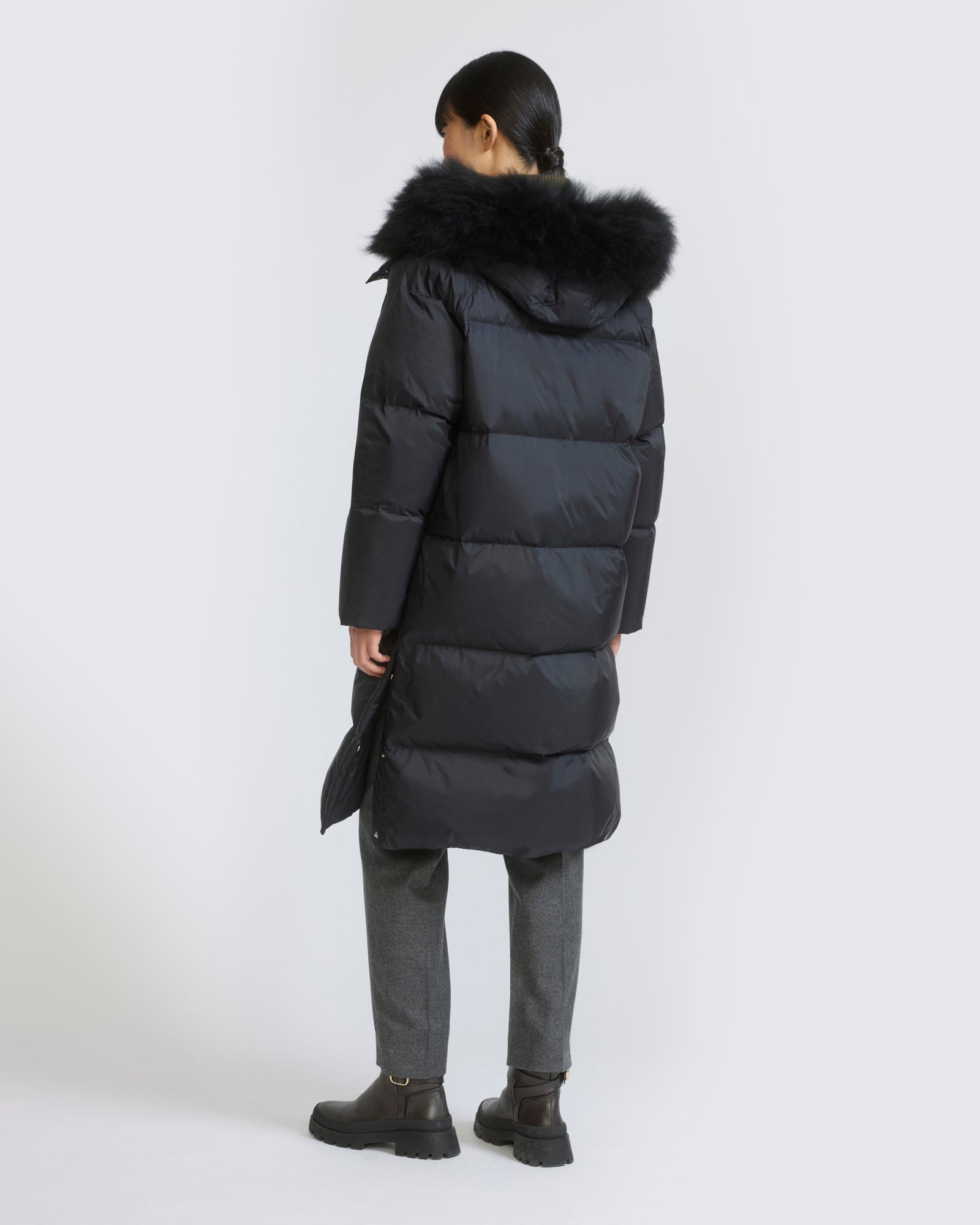 Long down jacket in waterproof technical fabric with airy lamb wool trim - Yves Salomon - New Fall/Winter Collection
