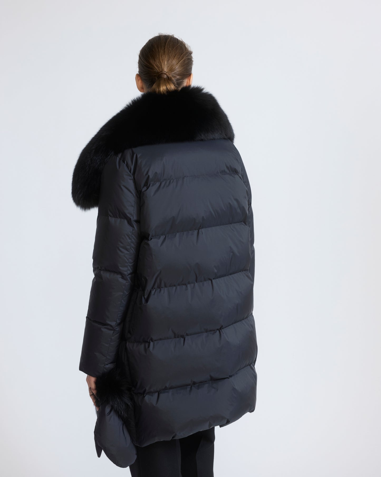 Long belted down jacket in waterproof technical fabric with fox fur trim - Yves Salomon - New Fall/Winter Collection