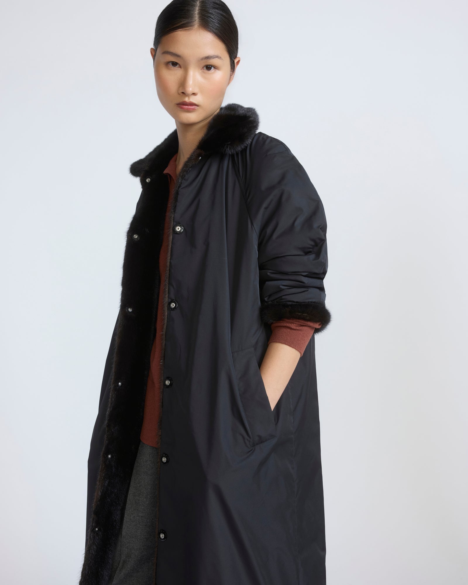 Long reversible coat in water-repellent technical fabric and mink fur - Yves Salomon - New Fall/Winter Collection