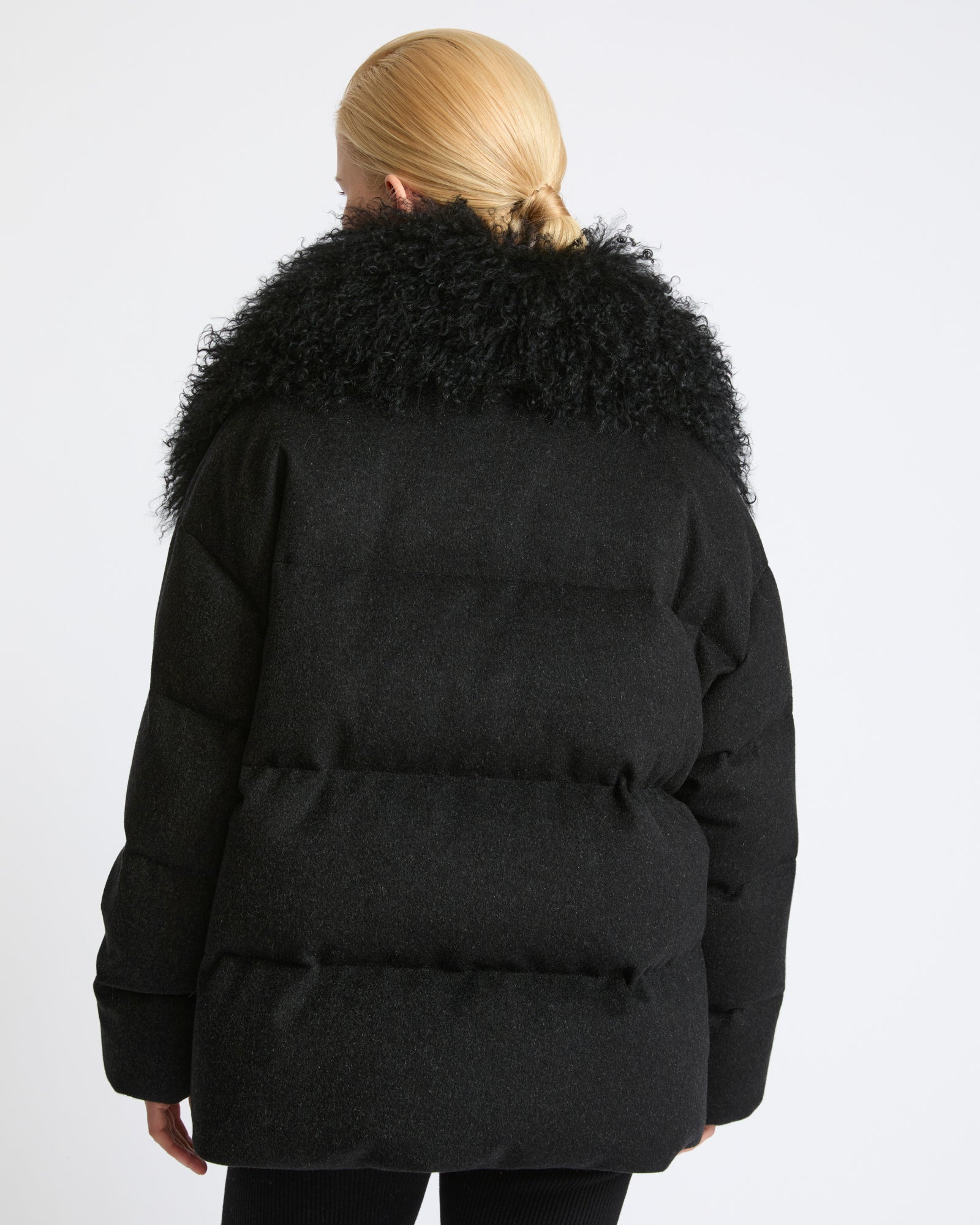 Down jacket in Loro Piana cashmere fabric with long curly lambskin collar - Yves Salomon - New Fall Winter Collection