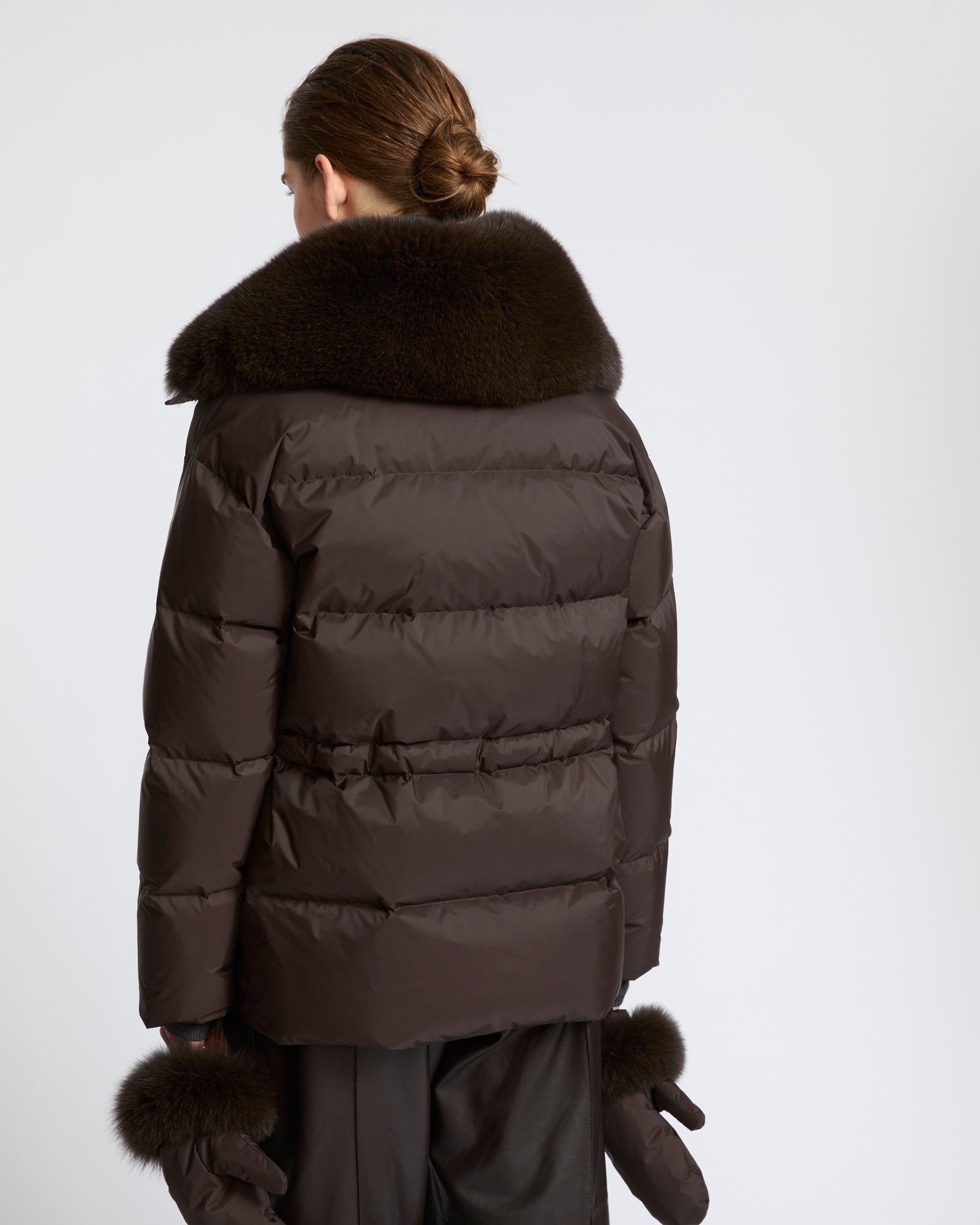Down jacket in waterproof technical fabric with mittens and fox fur trim - Yves Salomon - New Fall Winter Collection