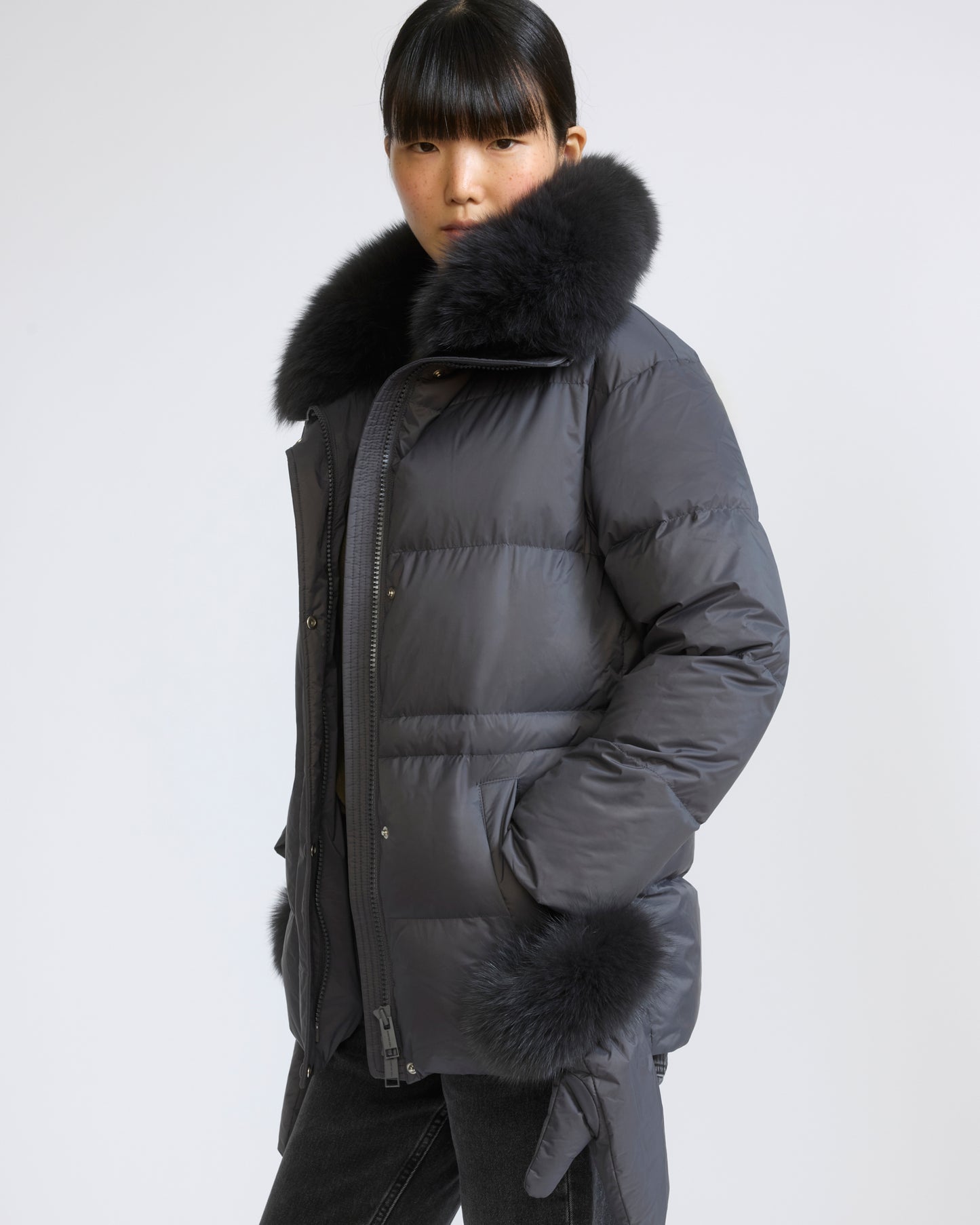 Down jacket in waterproof technical fabric with mittens and fox fur trim - Yves Salomon - New Fall/Winter Collection
