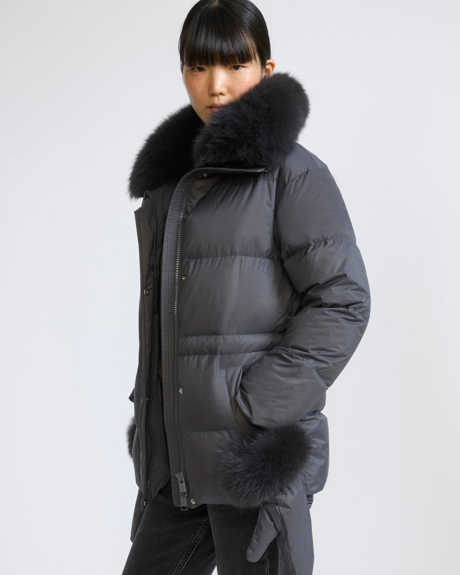 Down jacket in waterproof technical fabric with mittens and fox fur trim - Yves Salomon - New Fall/Winter Collection