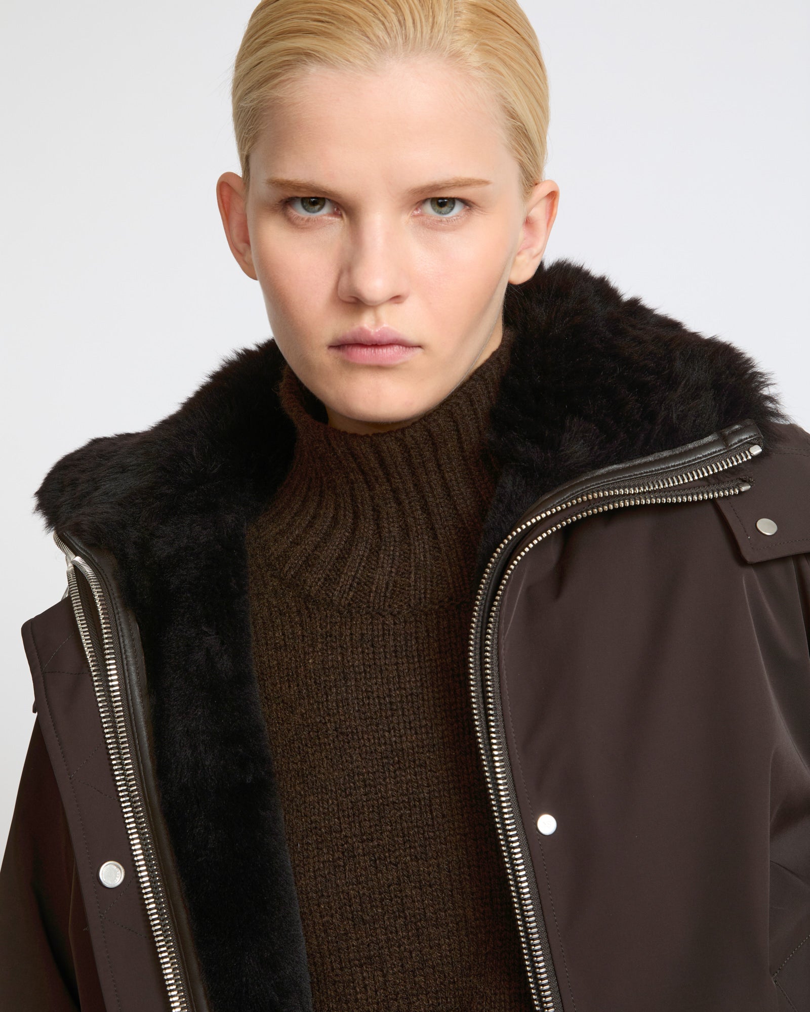 Short hooded parka in waterproof technical fabric with lambskin shearling - Yves Salomon - New Fall Winter Collection