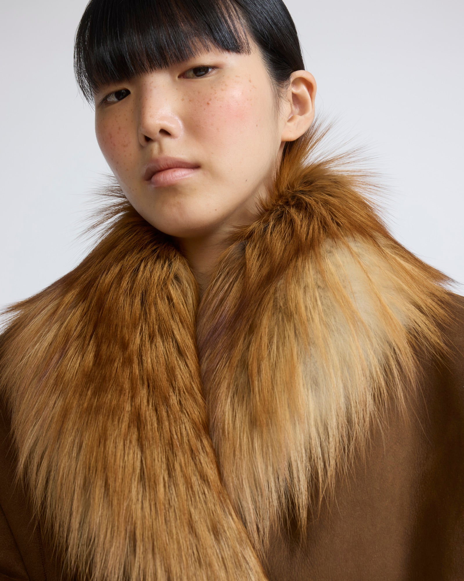 Lambskin shearling cape with fox fur collar - Yves Salomon - New Fall/Winter Collection
