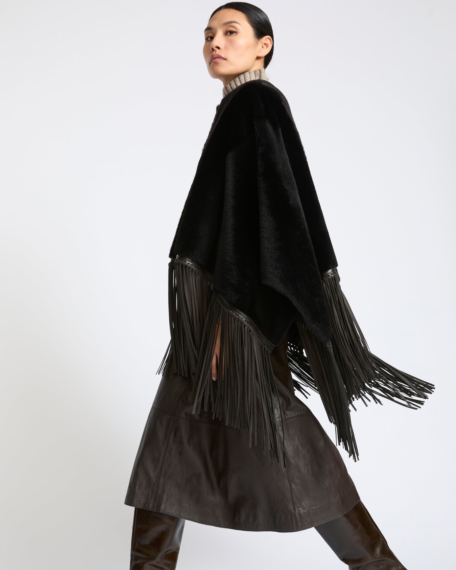 Fringed lambskin shearling cape - Yves Salomon - New Fall Winter Collection