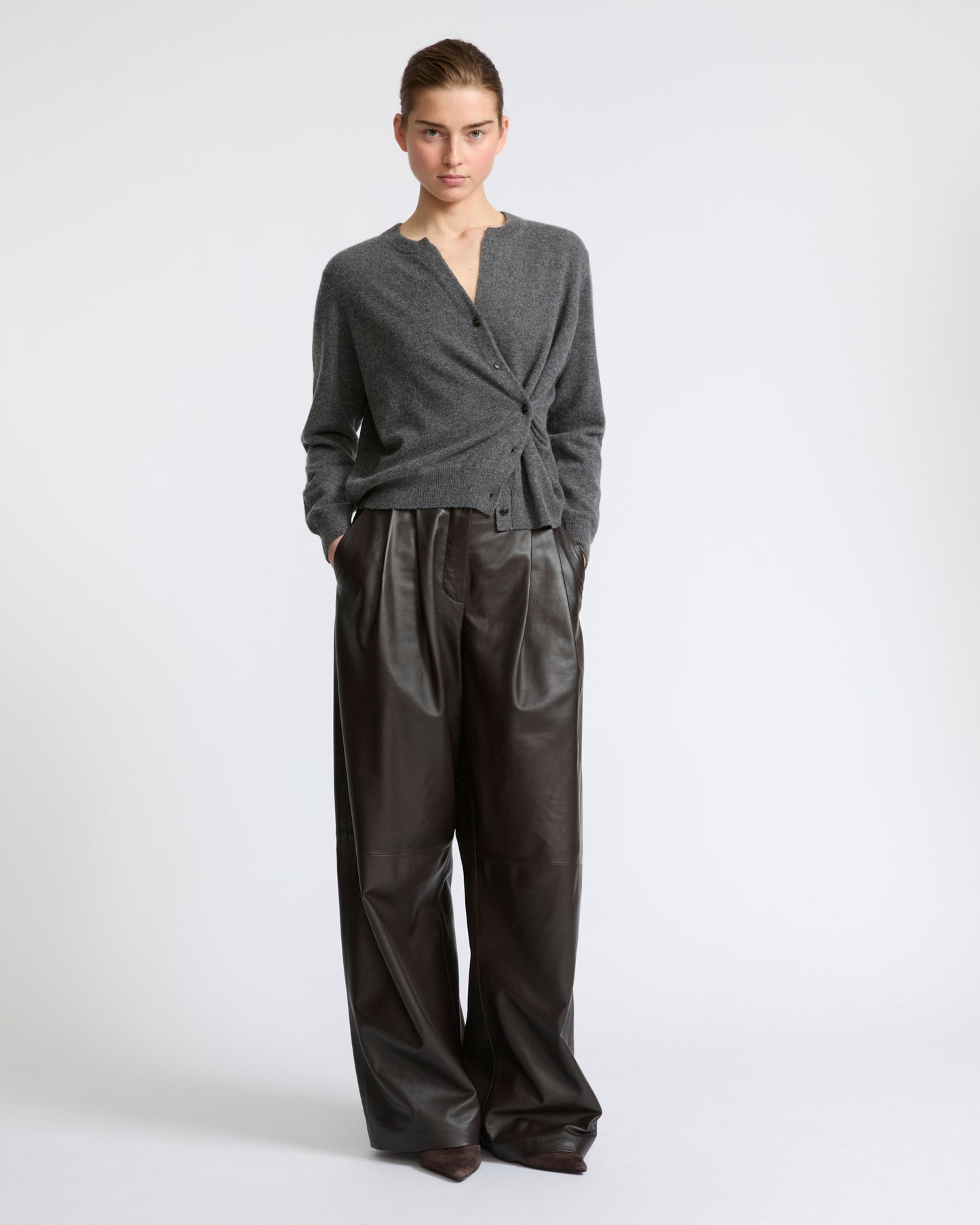 Fine cashmere knit round-neck cardigan - Yves Salomon - New Fall Winter Collection