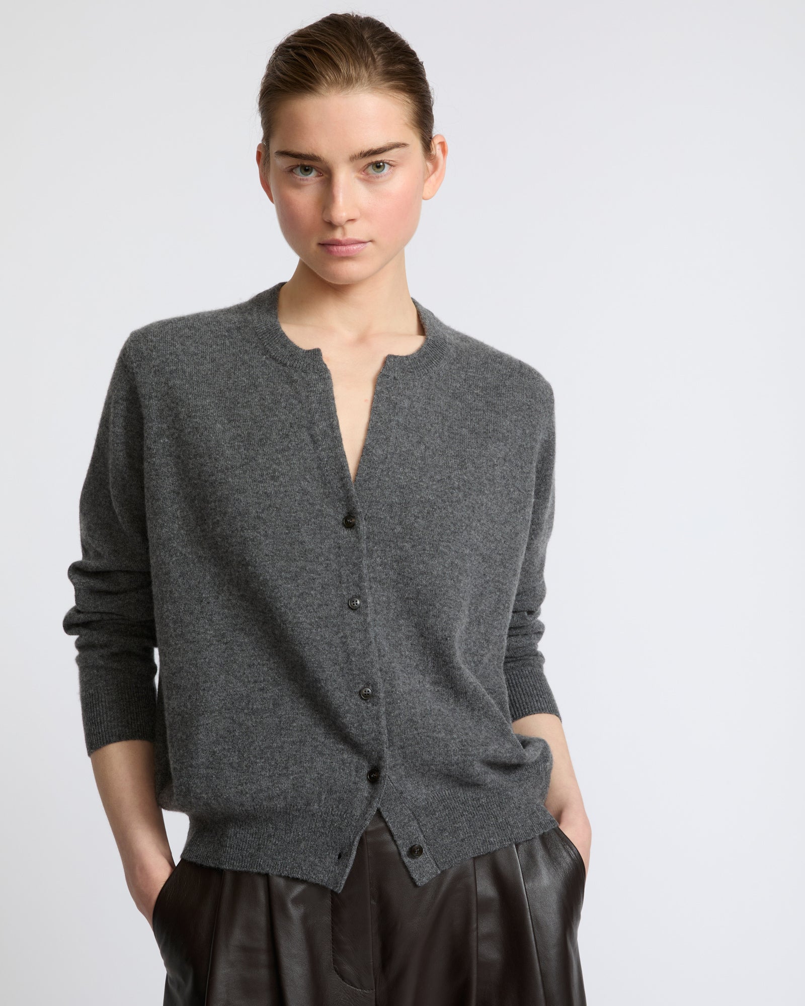 Fine cashmere knit round-neck cardigan - Yves Salomon - New Fall Winter Collection