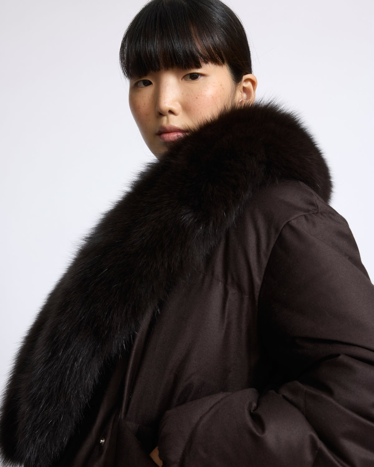 Short double breasted down jacket in technical Loro Piana flannel with detachable fox fur collar - Yves Salomon - New Fall/Winter Collection