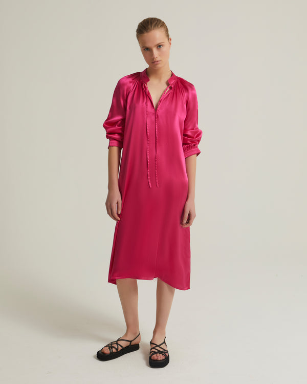 Flowing dress with long sleeves in silk satin - pink
