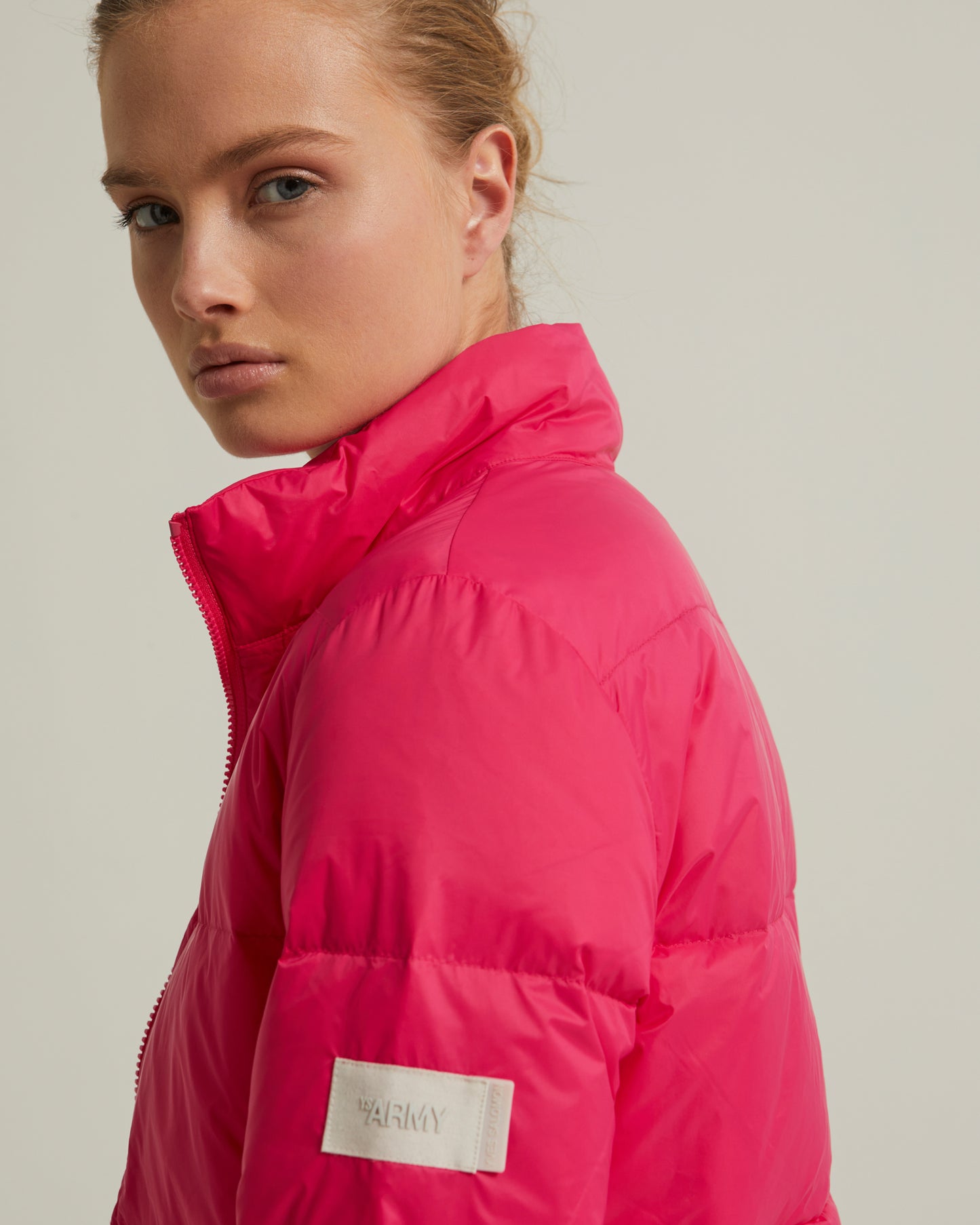 Balck Friday 2025 - Yves Salomon - Short and foldable light down jacket with integrated transport pocket - pink