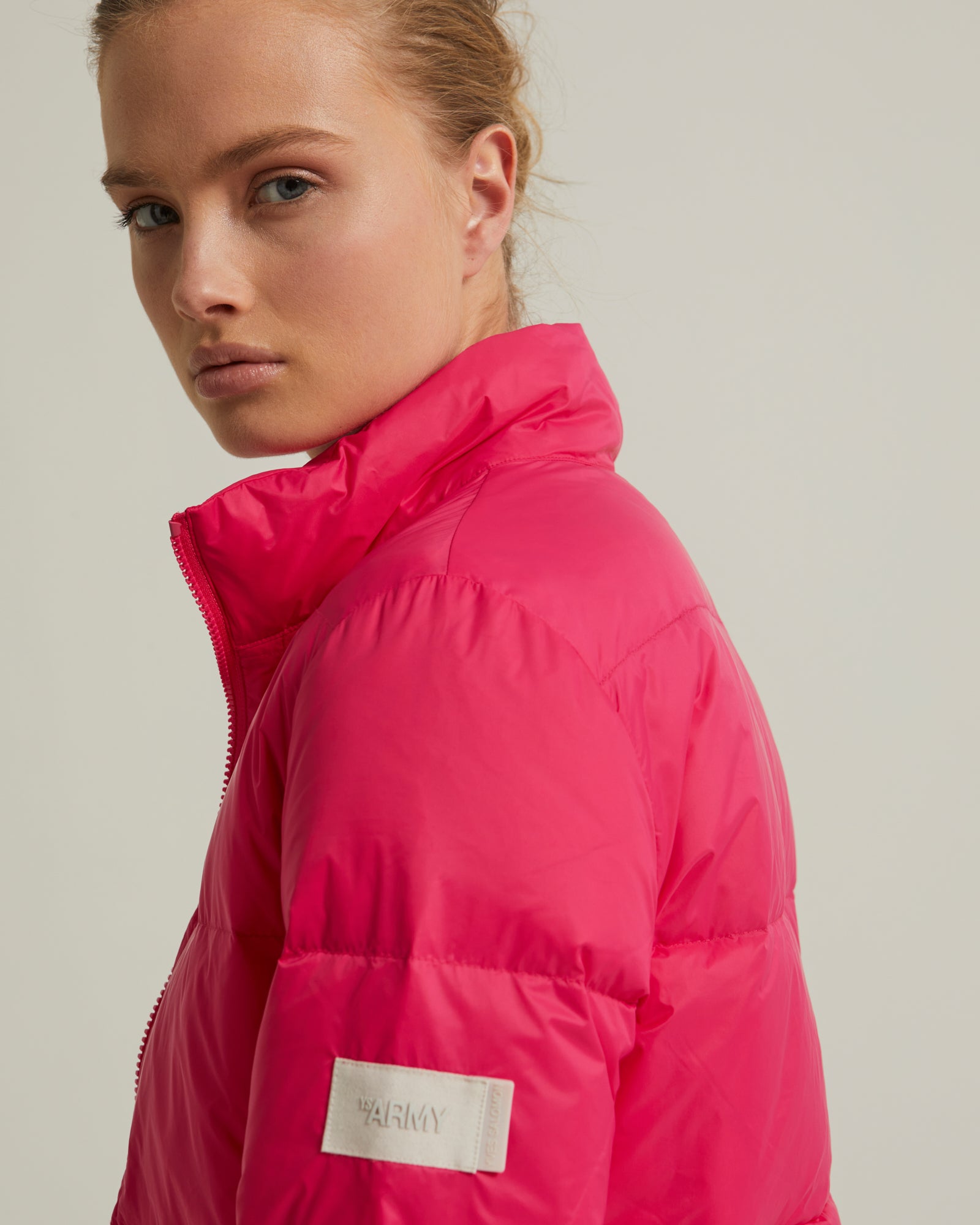 Balck Friday 2025 - Yves Salomon - Short and foldable light down jacket with integrated transport pocket - pink