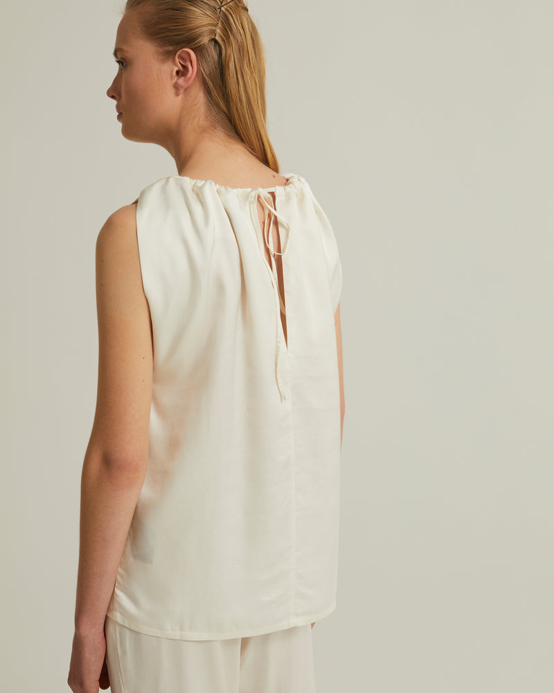 Sleeveless top with adjustable satin neckline - white