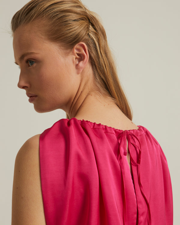 Sleeveless top with adjustable satin neckline - pink