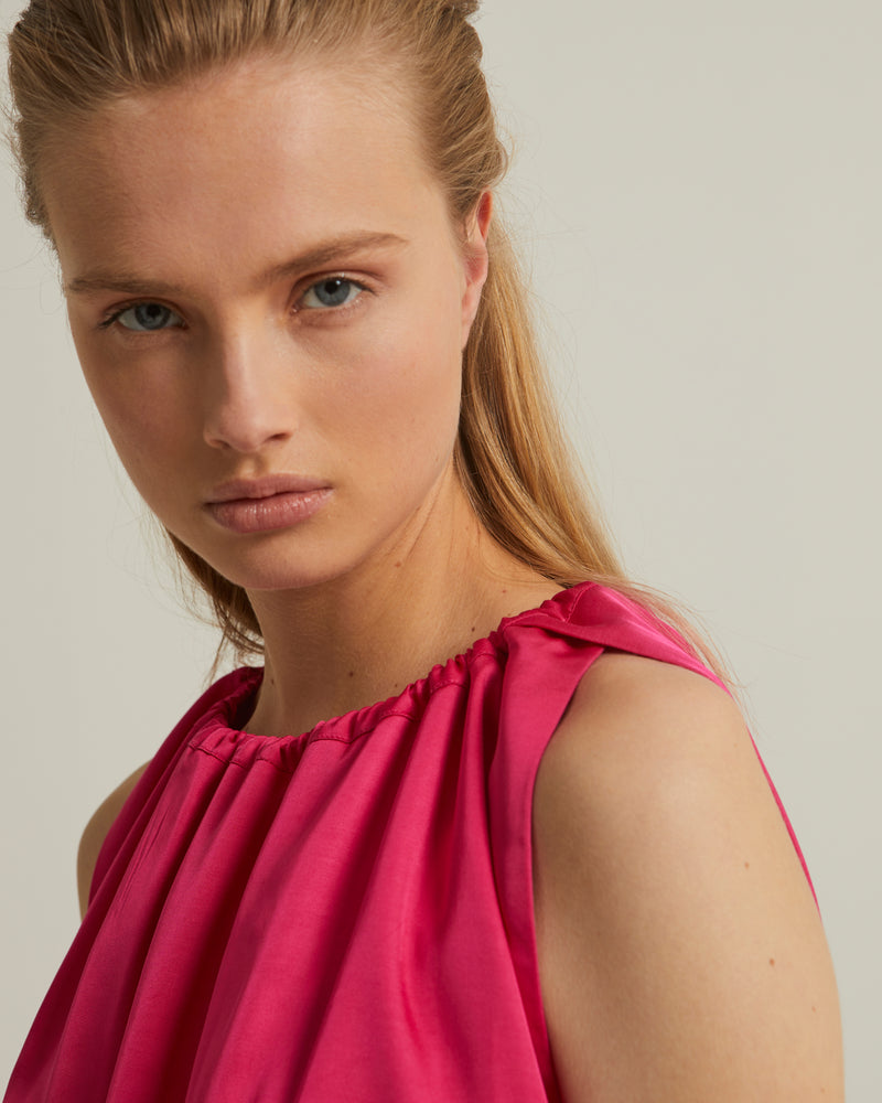 Sleeveless top with adjustable satin neckline - pink