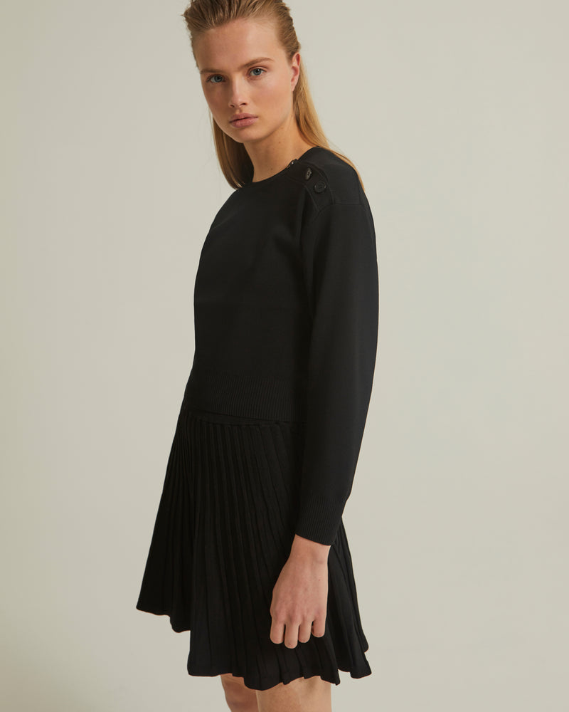 Cropped stretch knit long sleeve jumper - black