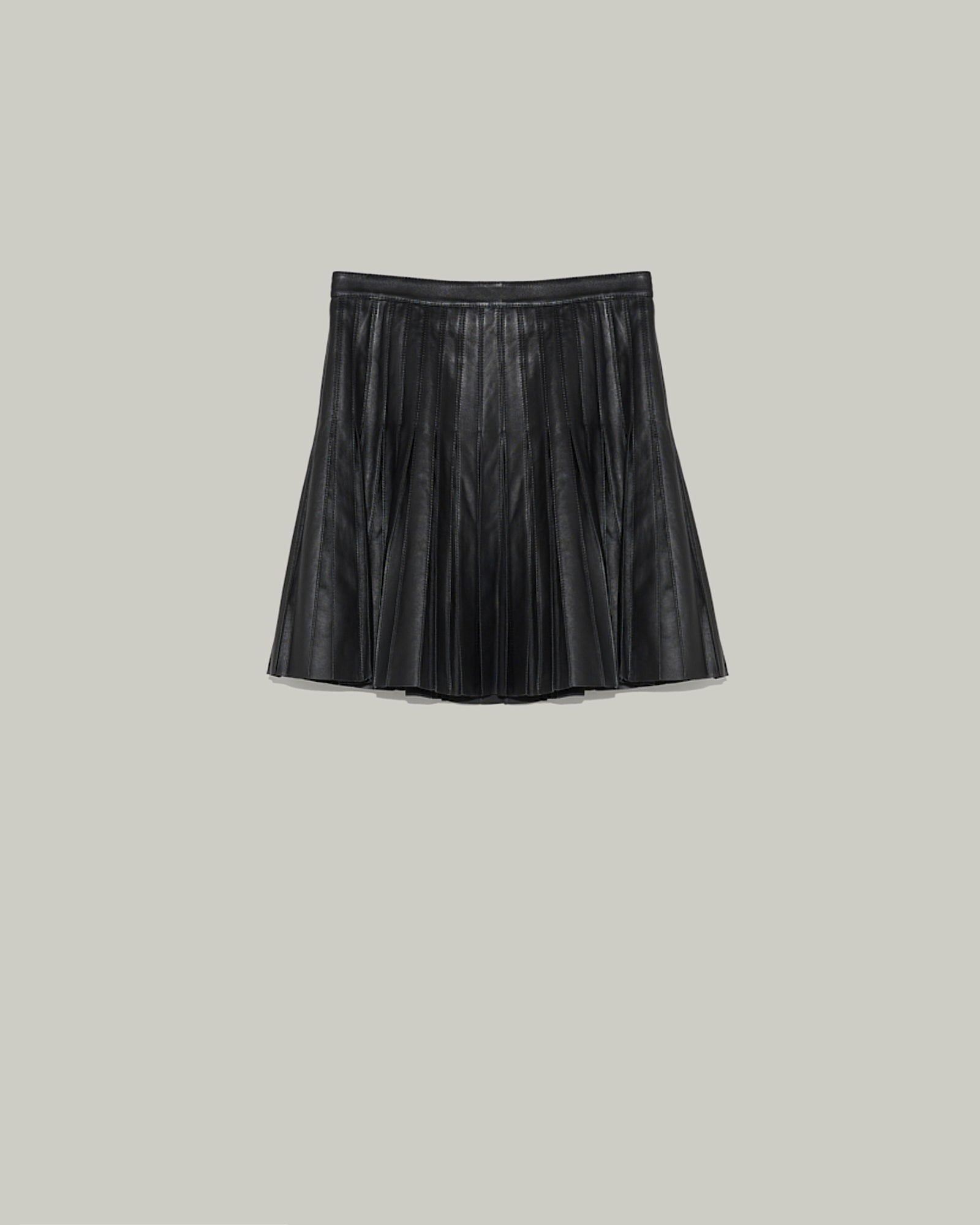 Pleated mini skirt in thin lambskin leather - black - Yves