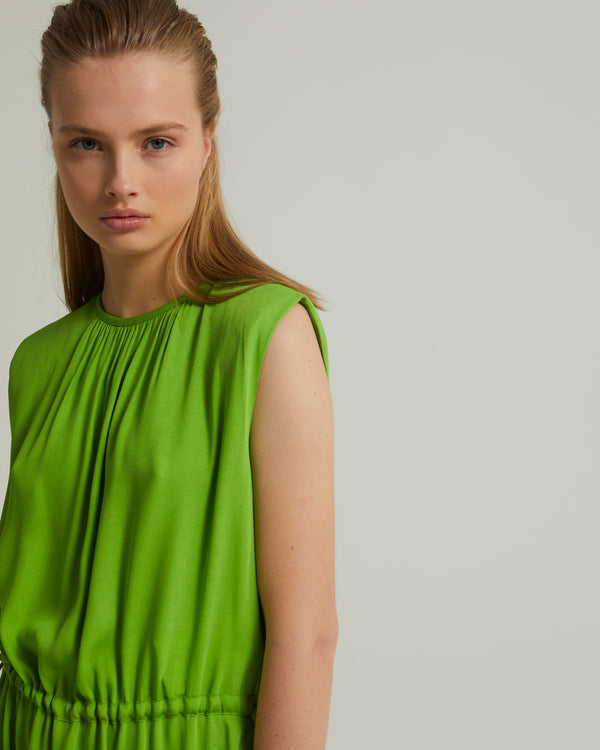 Flowing sleeveless midi dress in crepe - green