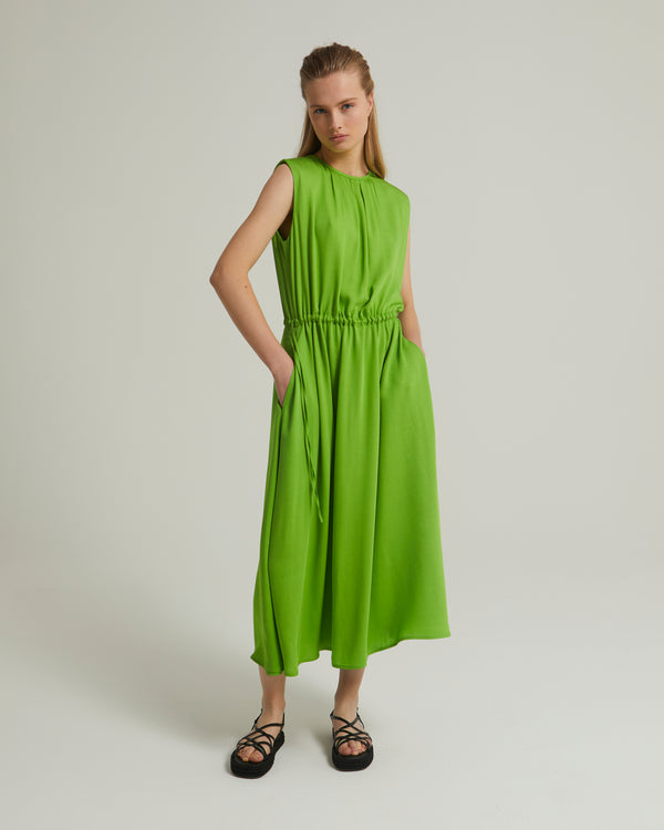 Flowing sleeveless midi dress in crepe - green