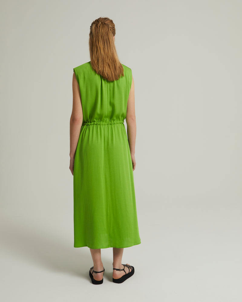 Flowing sleeveless midi dress in crepe - green