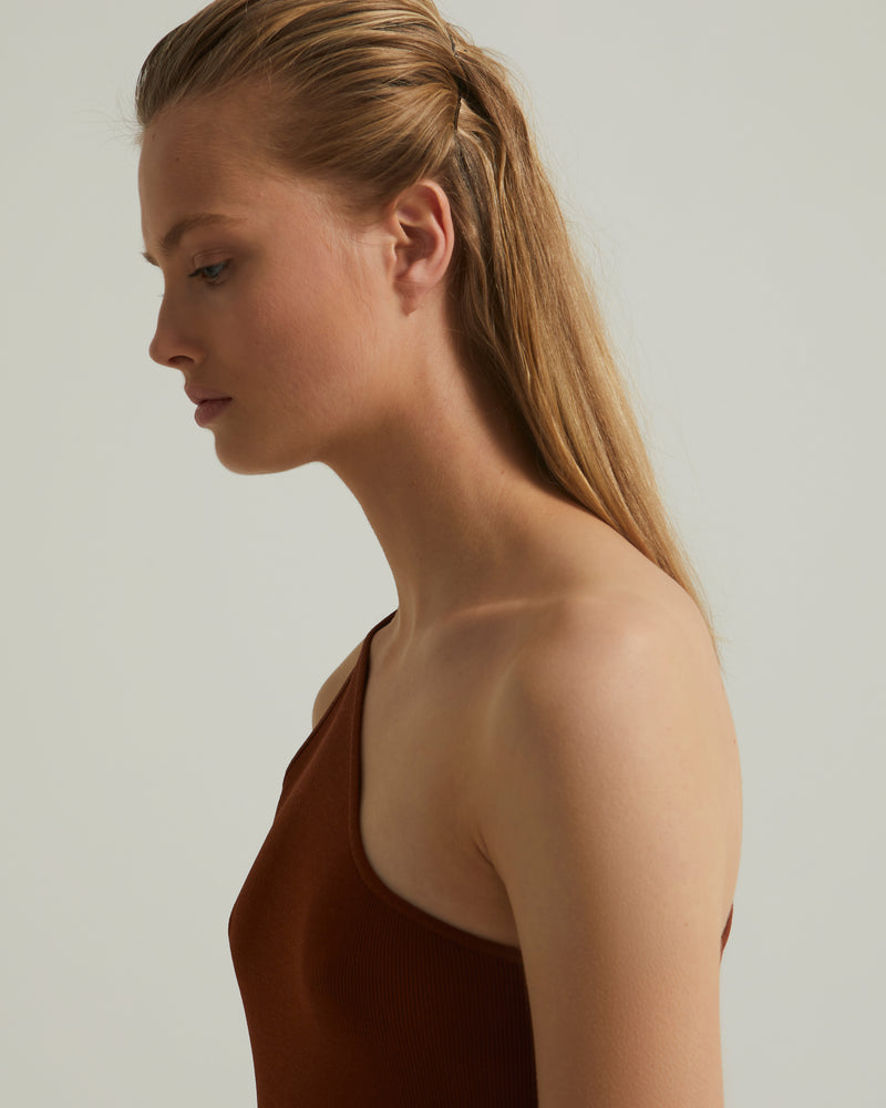 Asymmetric stretch-knit midi dress - brown